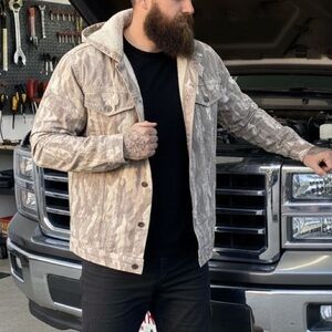 Levi’s Hooded Trucker Jacket - size XXL